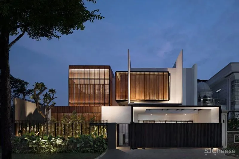 Serene Timber Screen House in Jakarta