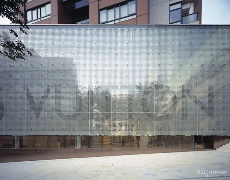 Louis Vuitton日本旗舰店新开幕,全定制艺术介入 X 顶奢大品牌