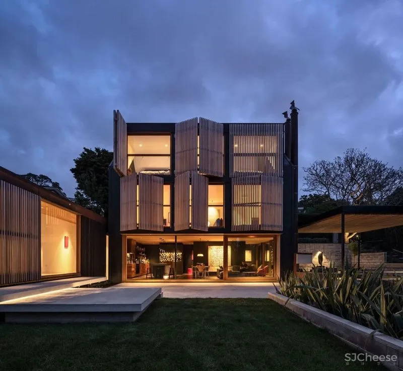 建筑师的家,不装窗帘用条木,将自然“框”进家里