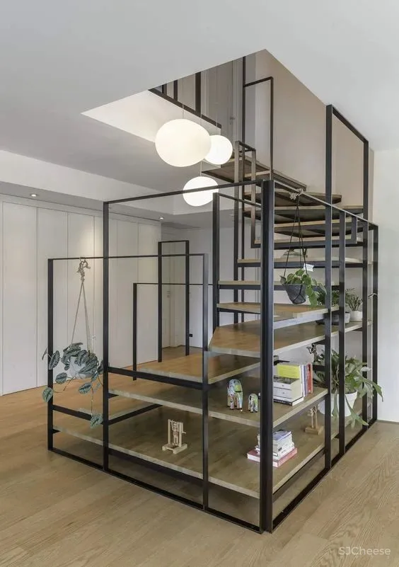 楼 梯 [ lóu tī ]