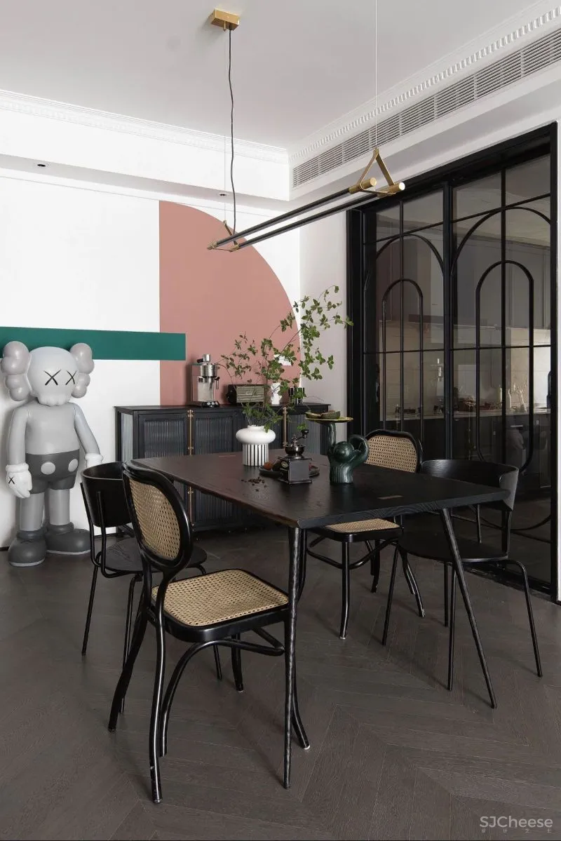 线条、色块和潮玩,这个89㎡比想象中还有料!