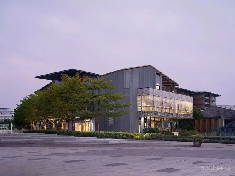 MEIYI 英皇儿童艺术学院 随时序流动的空间画布