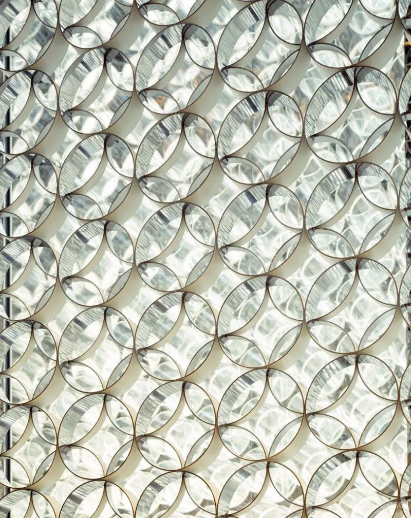 Louis Vuitton日本旗舰店新开幕,全定制艺术介入 X 顶奢大品牌