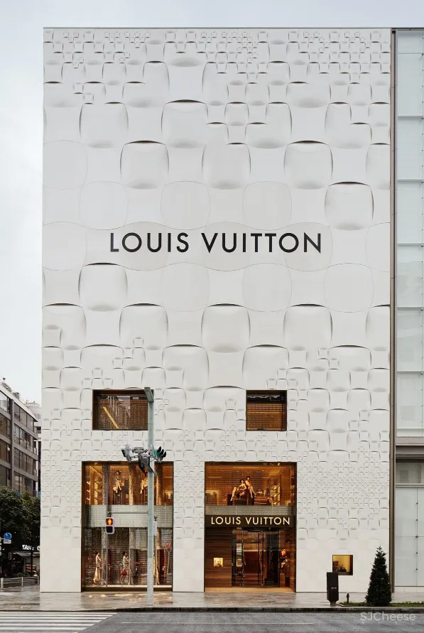 Louis Vuitton日本旗舰店新开幕,全定制艺术介入 X 顶奢大品牌