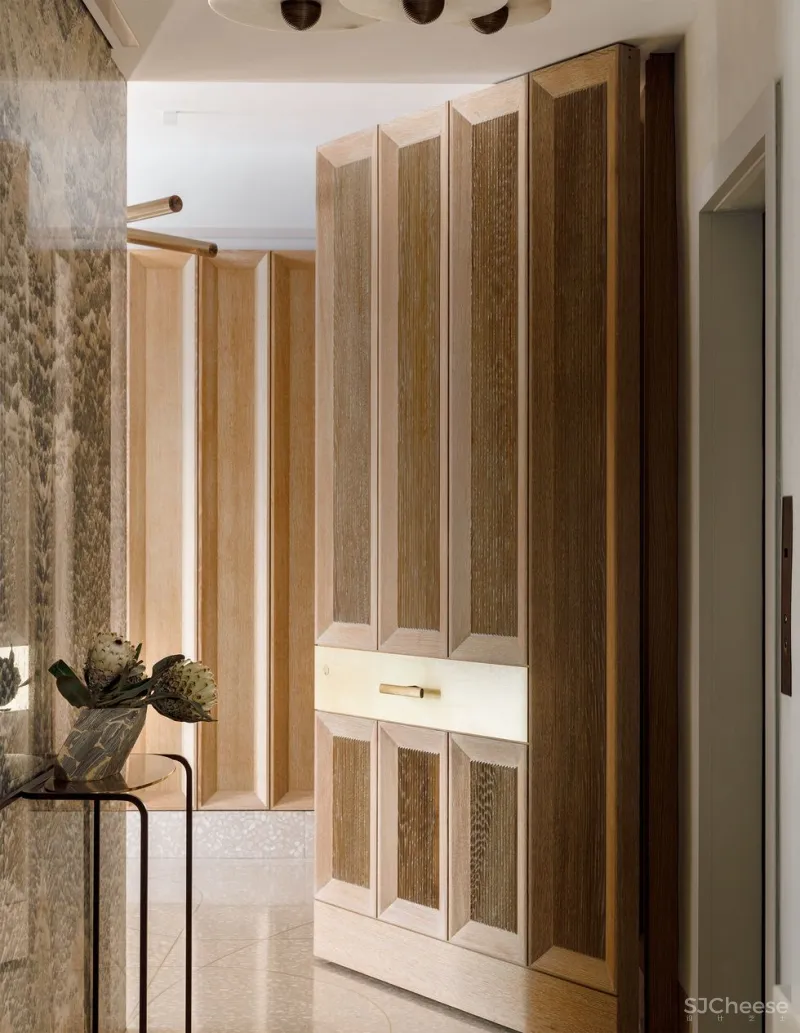 370㎡ 四居室公寓翻新,入户玄关美成了艺廊,这才是奢居典范