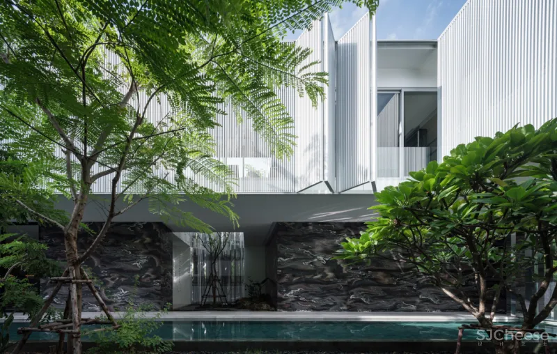 950㎡ 双层别墅,用光影做最美的装饰