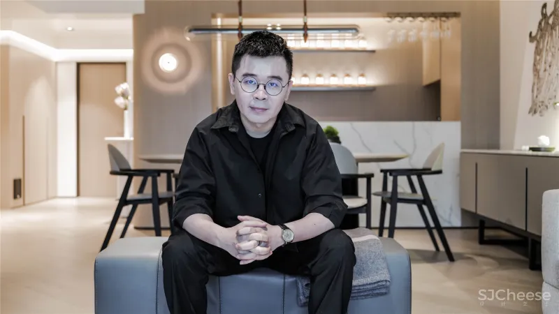 一个人的豪宅!90小伙买下195㎡江景房,猫房装「空调」,真的凡尔赛!