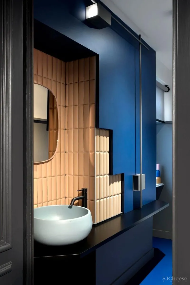 充满蓝调的公寓,用色太前卫了!