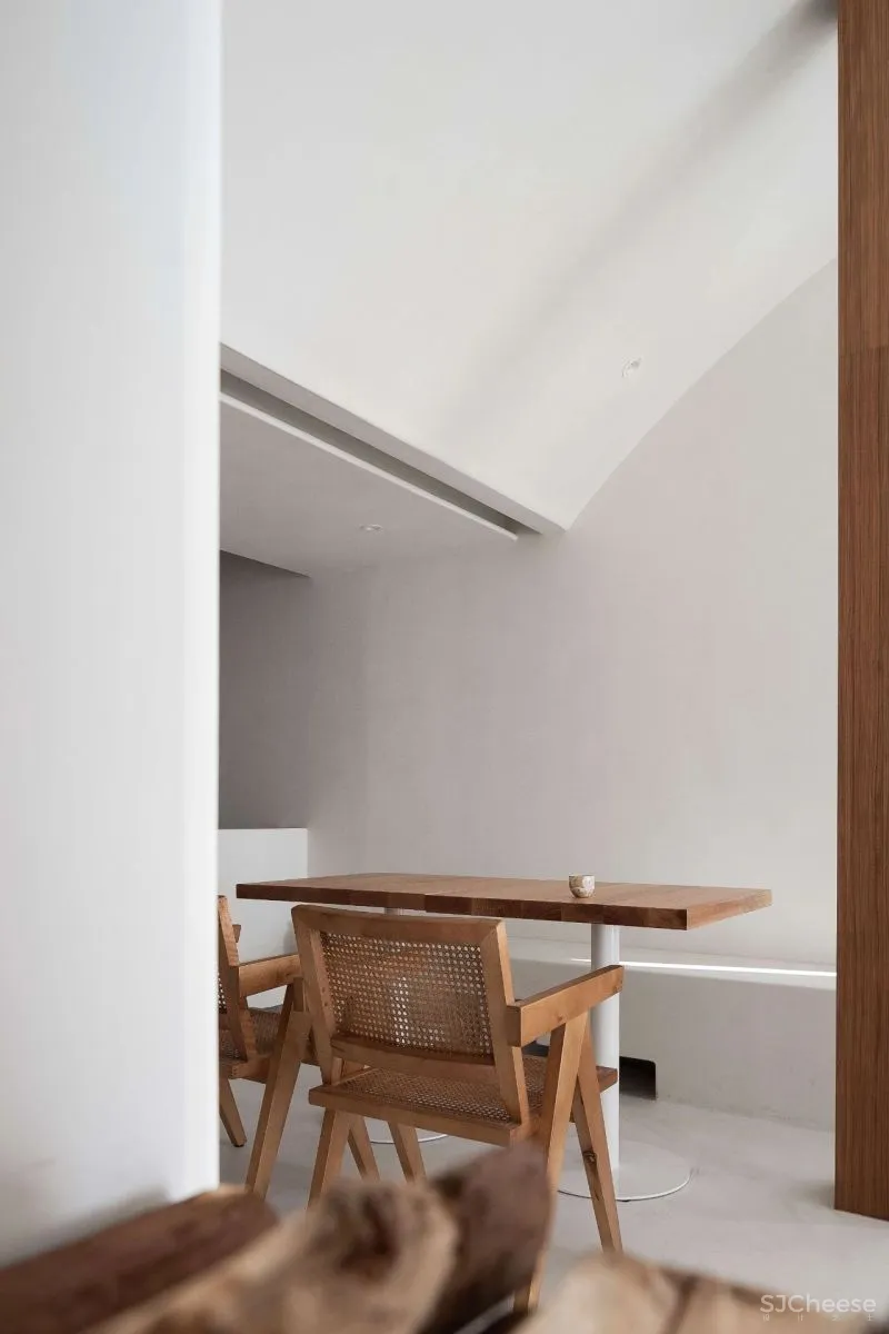 400㎡极简白咖啡馆,重塑建筑几何之美 一野设计