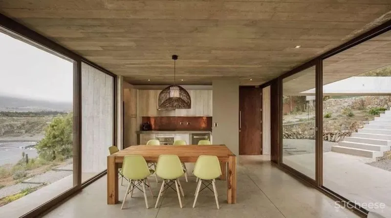 她买下低层高90㎡老房,74w造出极致纯净白色家,独自和收养的狗狗同住!