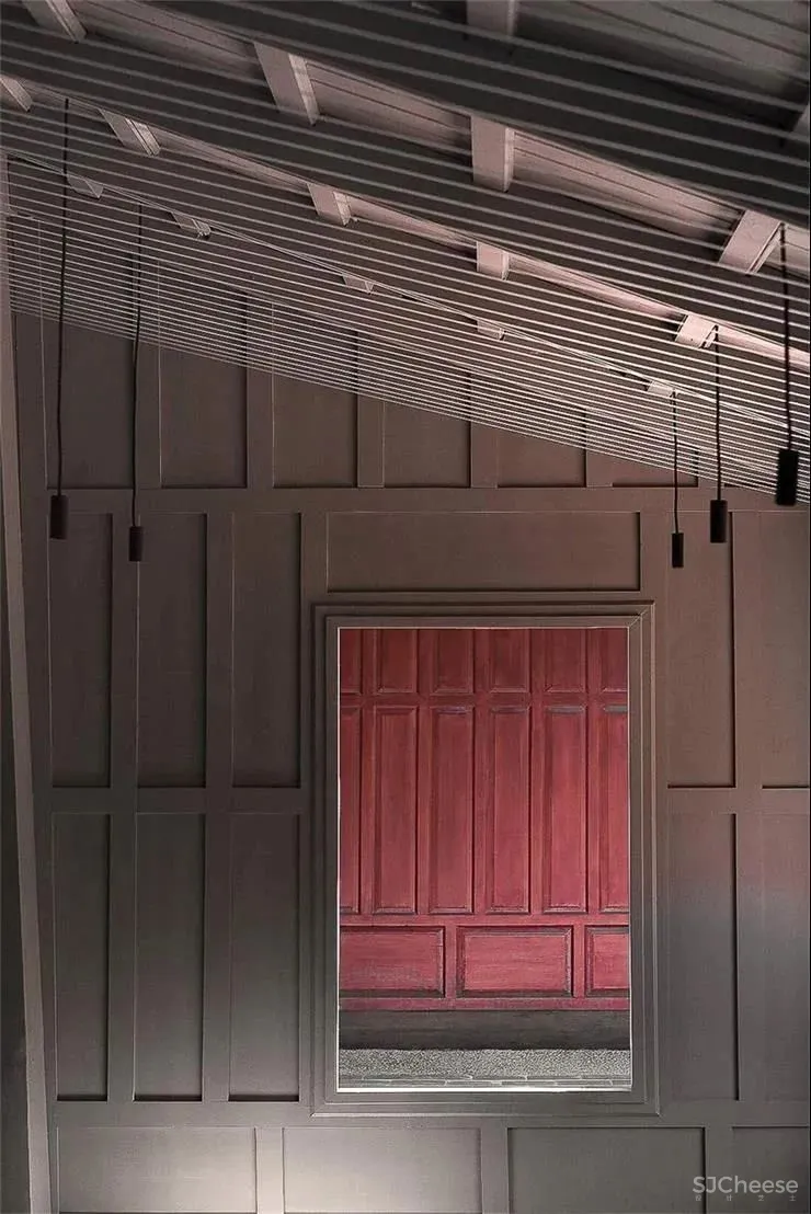 充满悠久历史的房子被现代的手法重新装点