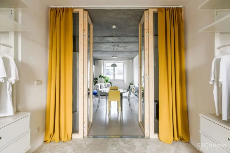 70平米的老旧住宅大翻身,加入了不锈钢、圆形洞等多种有趣的元素!