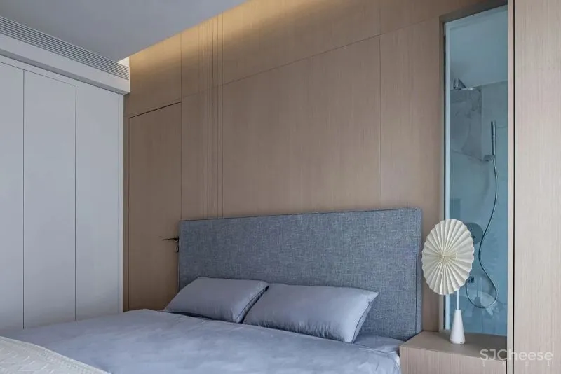 黄铜、石材、藤编，温暖自然的大平层设计丨木桃盒子