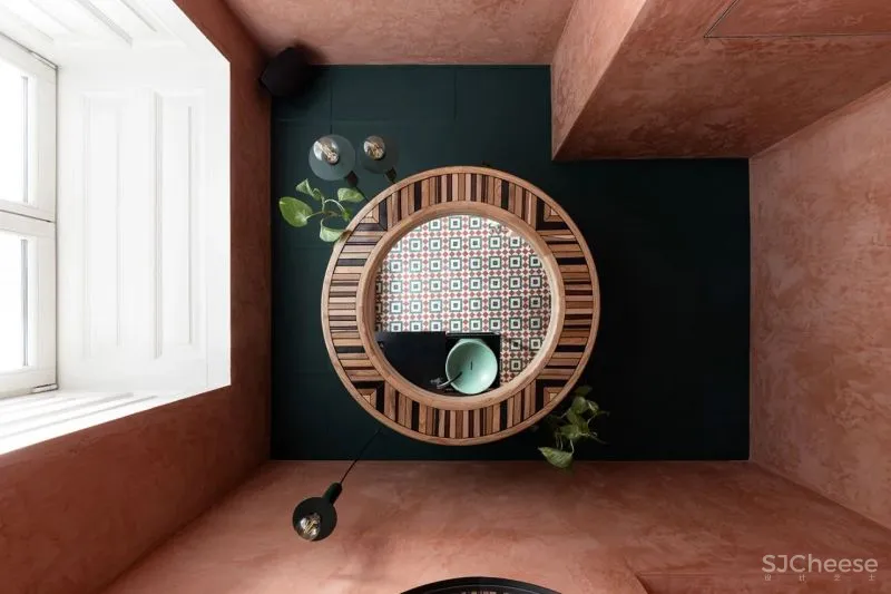 IRA LYSIUK 90㎡咖啡厅设计,现代与历史的交织