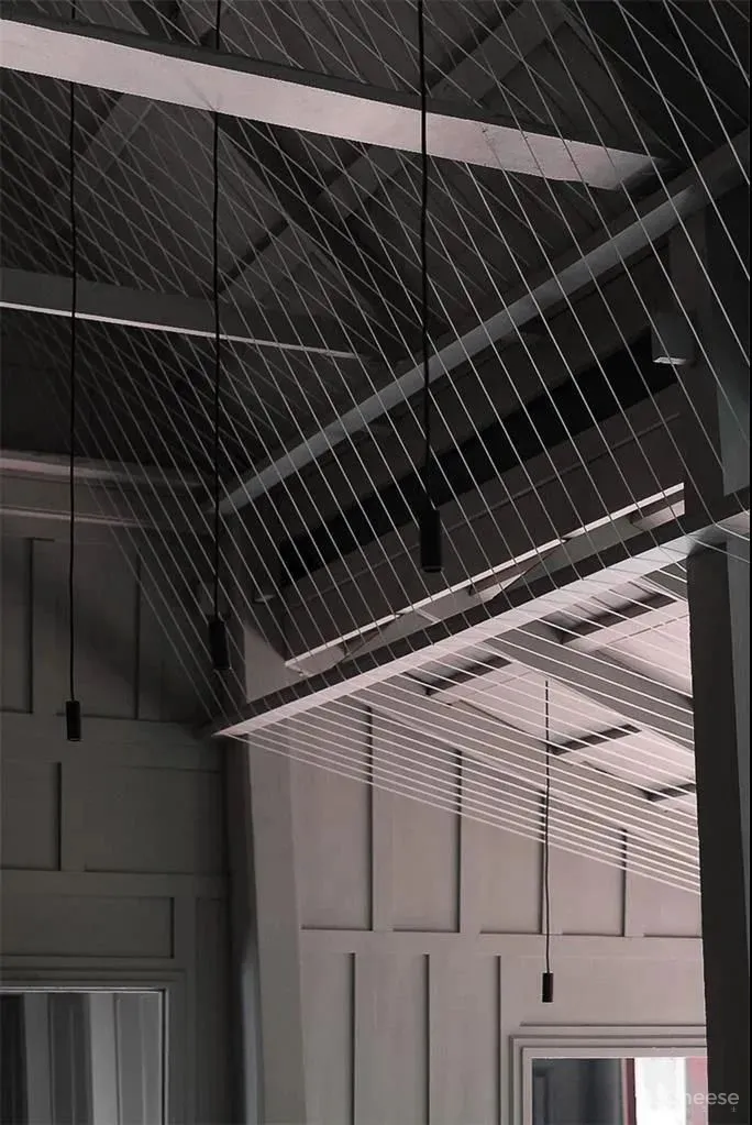 充满悠久历史的房子被现代的手法重新装点