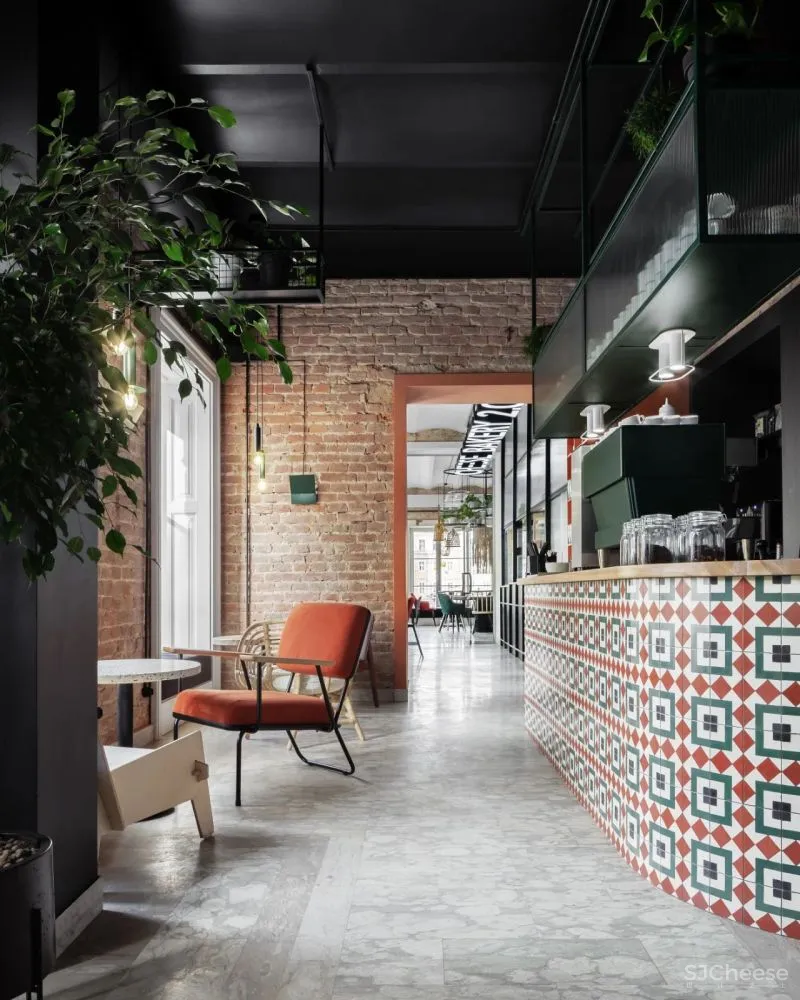 IRA LYSIUK 90㎡咖啡厅设计,现代与历史的交织