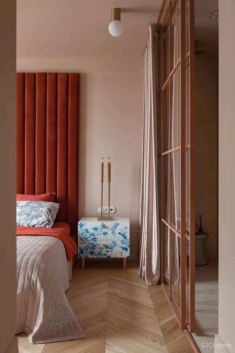 大户型下的浓郁枫叶红,留存满室的明朗光泽!