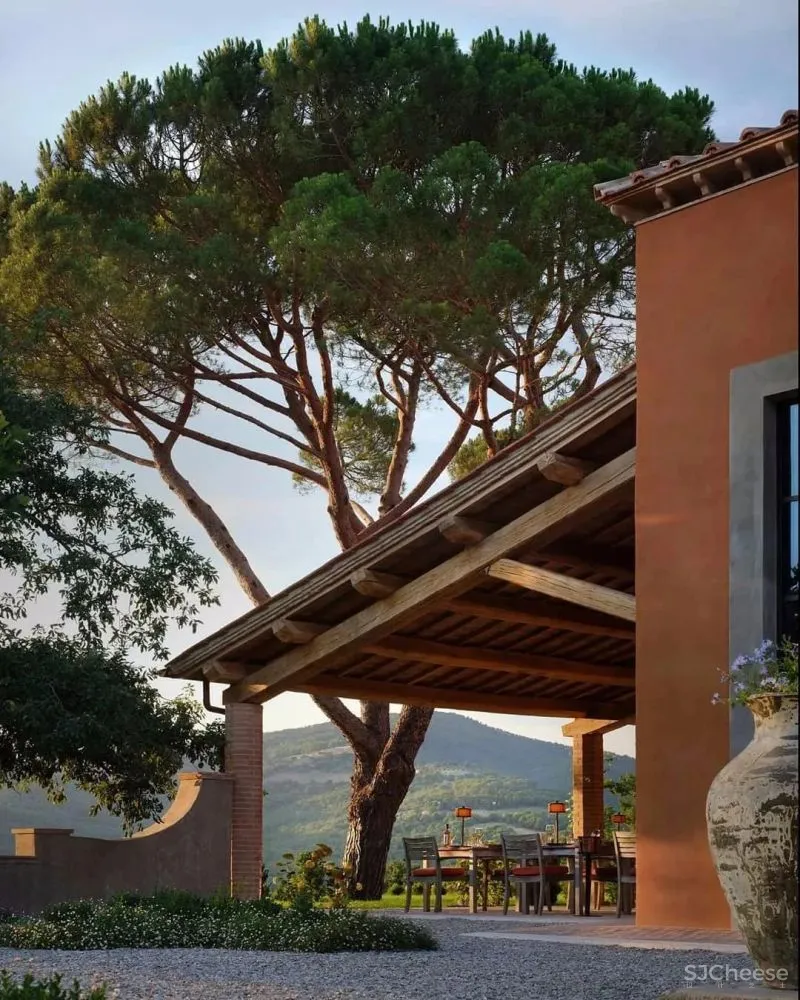 意大利千年古堡改造的酒店,1500万平米仅36间房,现代与古典的极限混搭!