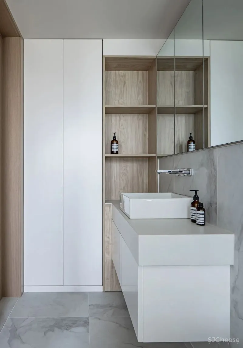 黄铜、石材、藤编，温暖自然的大平层设计丨木桃盒子