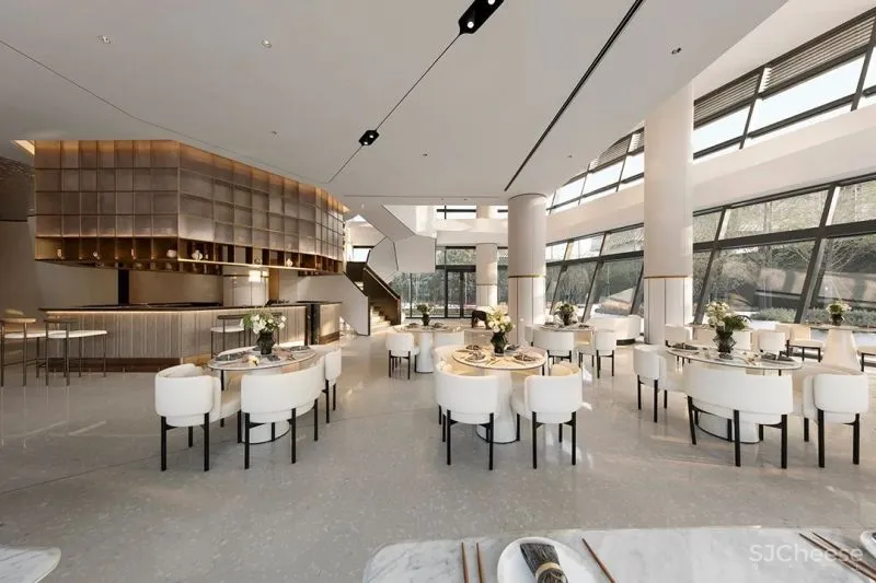 从地球仰望看到的宇宙星辰,重叠漂浮,璀璨无界