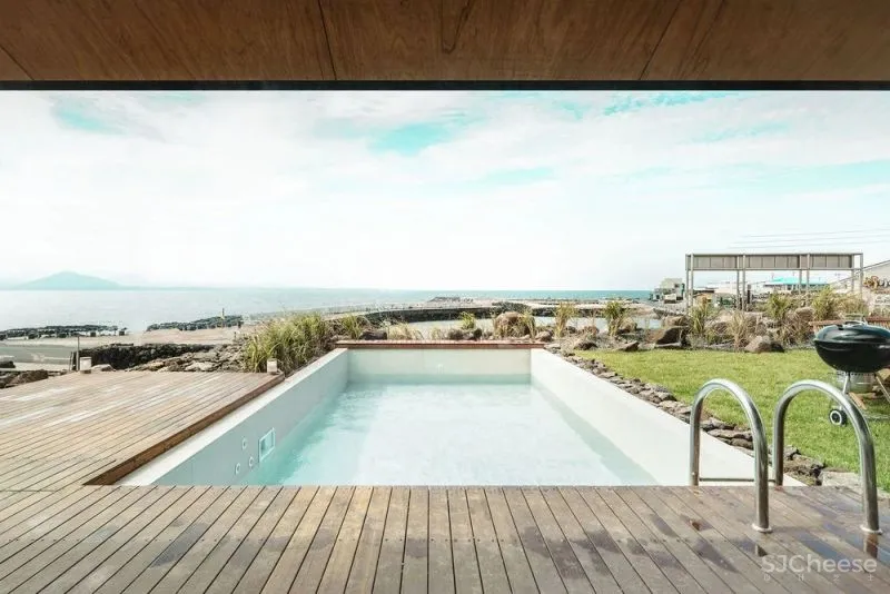 原木度假风，济州岛上的极简小公寓