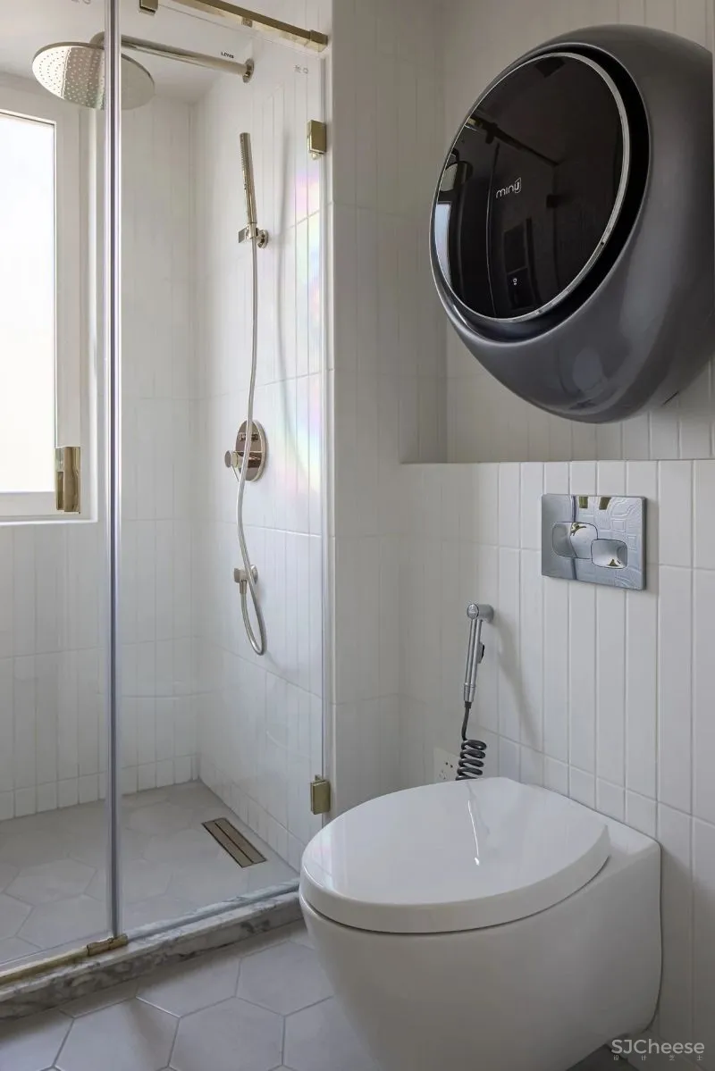 黄铜、石材、藤编，温暖自然的大平层设计丨木桃盒子