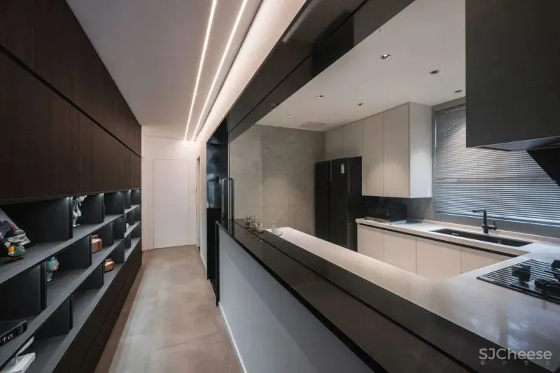 隔出玄关，打开客餐厅，环绕落地窗让家充满阳光 王中玮