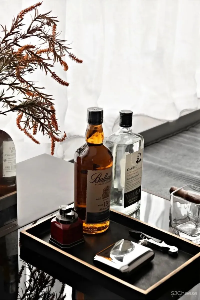 浅色灰调 木饰面,打造152㎡都市未来感家宅 库玛设计