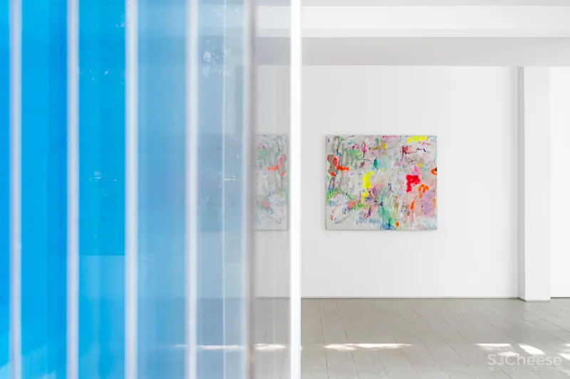 老宅变身极简白画廊，以空间与光探索艺术之雅