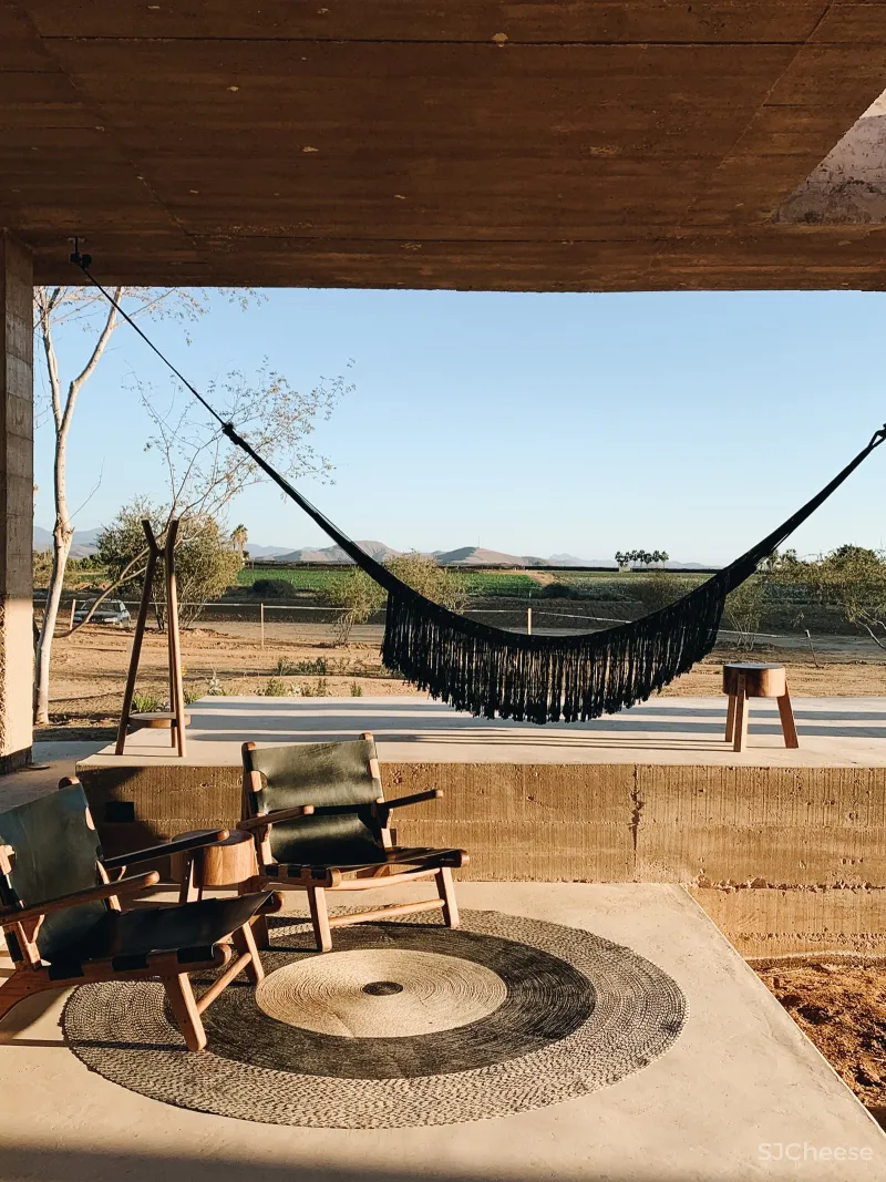 混凝土打造的侘寂野奢民宿,越「简陋」越高级