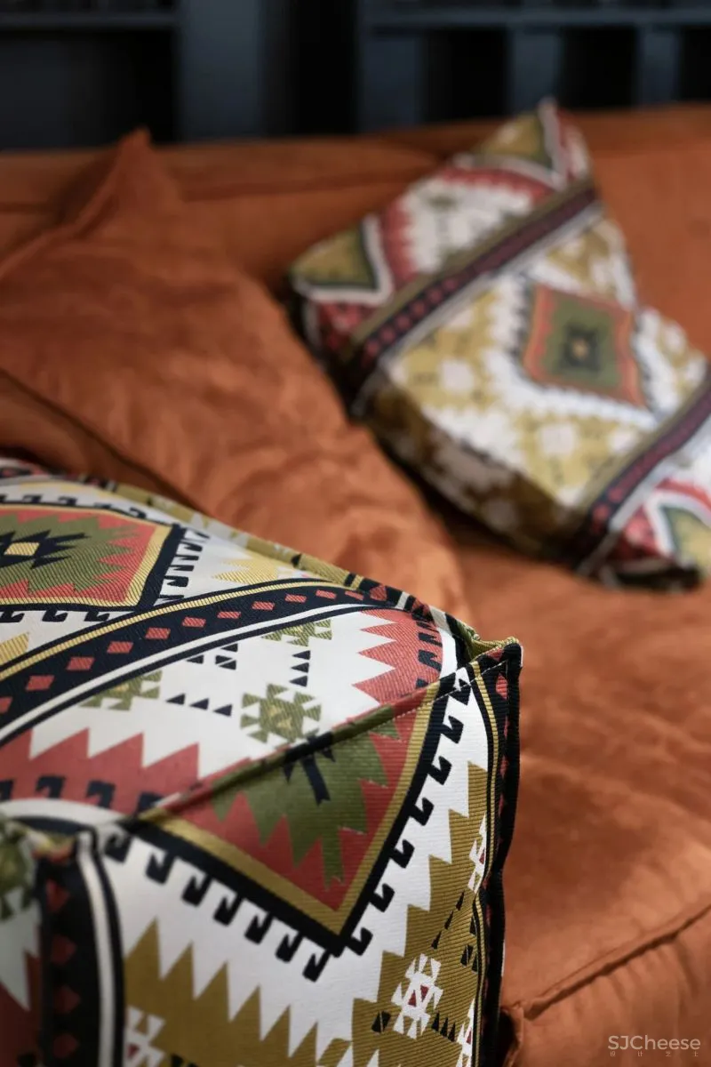 IRA LYSIUK 90㎡咖啡厅设计,现代与历史的交织