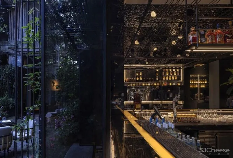 上海艾本酒店花园店—Le Coq酒吧餐厅