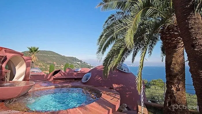 设计太超前?皮尔卡丹售价30亿的泡泡屋,卖了6年无人问津