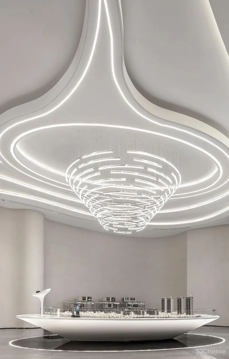 CLV赛拉维 首创成都禧瑞光华,曲线属于上帝 !