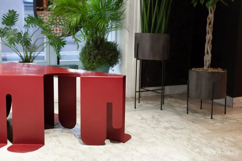 IRA LYSIUK 90㎡咖啡厅设计,现代与历史的交织