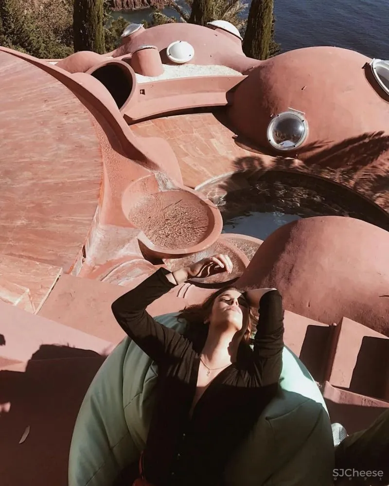 设计太超前?皮尔卡丹售价30亿的泡泡屋,卖了6年无人问津