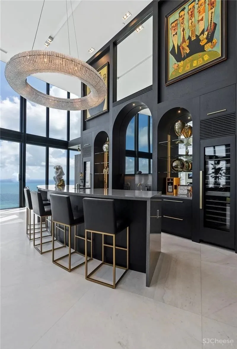 全球唯一保时捷豪宅大楼,跑车直接开进去