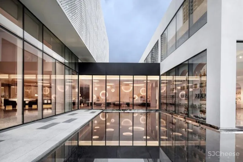 Fly to the moon丨SNP 尚诺柏纳