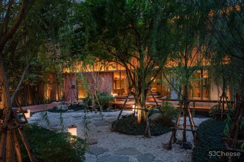 曼谷极简主义的日本美学设计闹市温泉