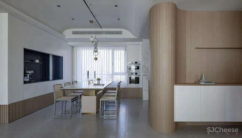 黄铜、石材、藤编，温暖自然的大平层设计丨木桃盒子