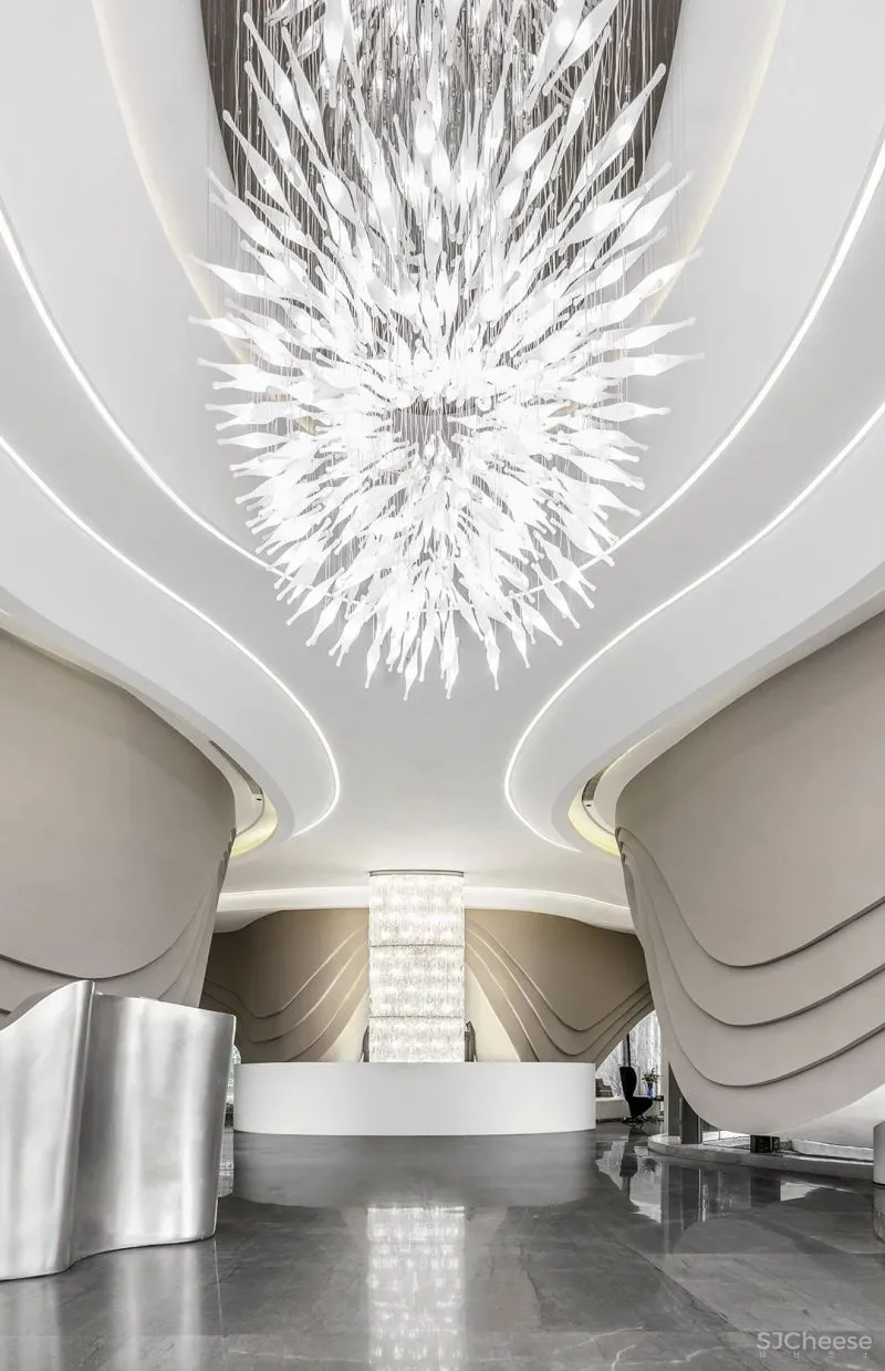 CLV赛拉维 首创成都禧瑞光华,曲线属于上帝 !