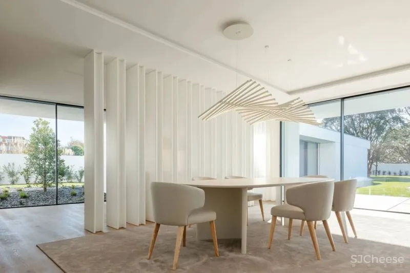 葡萄牙白色极简别墅劳利诺·席尔瓦(Raulino Silva)