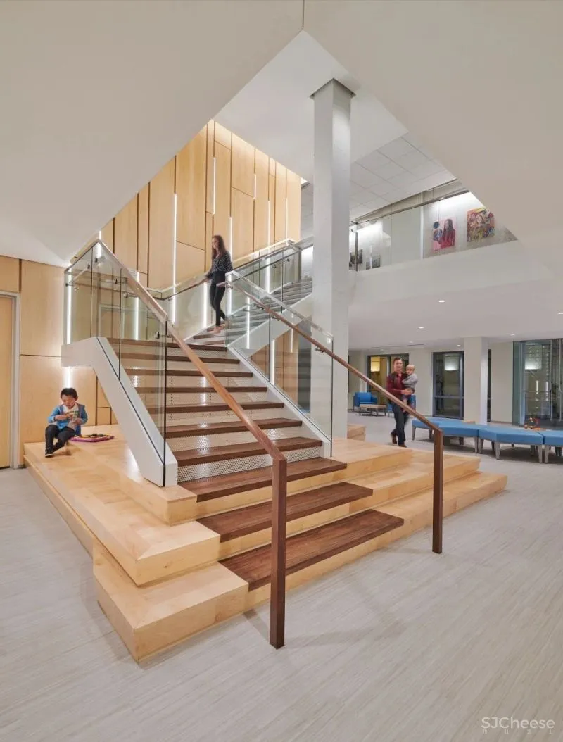 无正背立面之分的AYA公共住宅建筑 Studio Twenty Seven