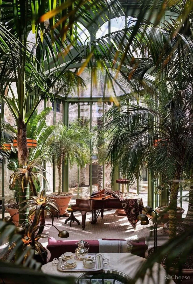 意大利千年古堡改造的酒店,1500万平米仅36间房,现代与古典的极限混搭!