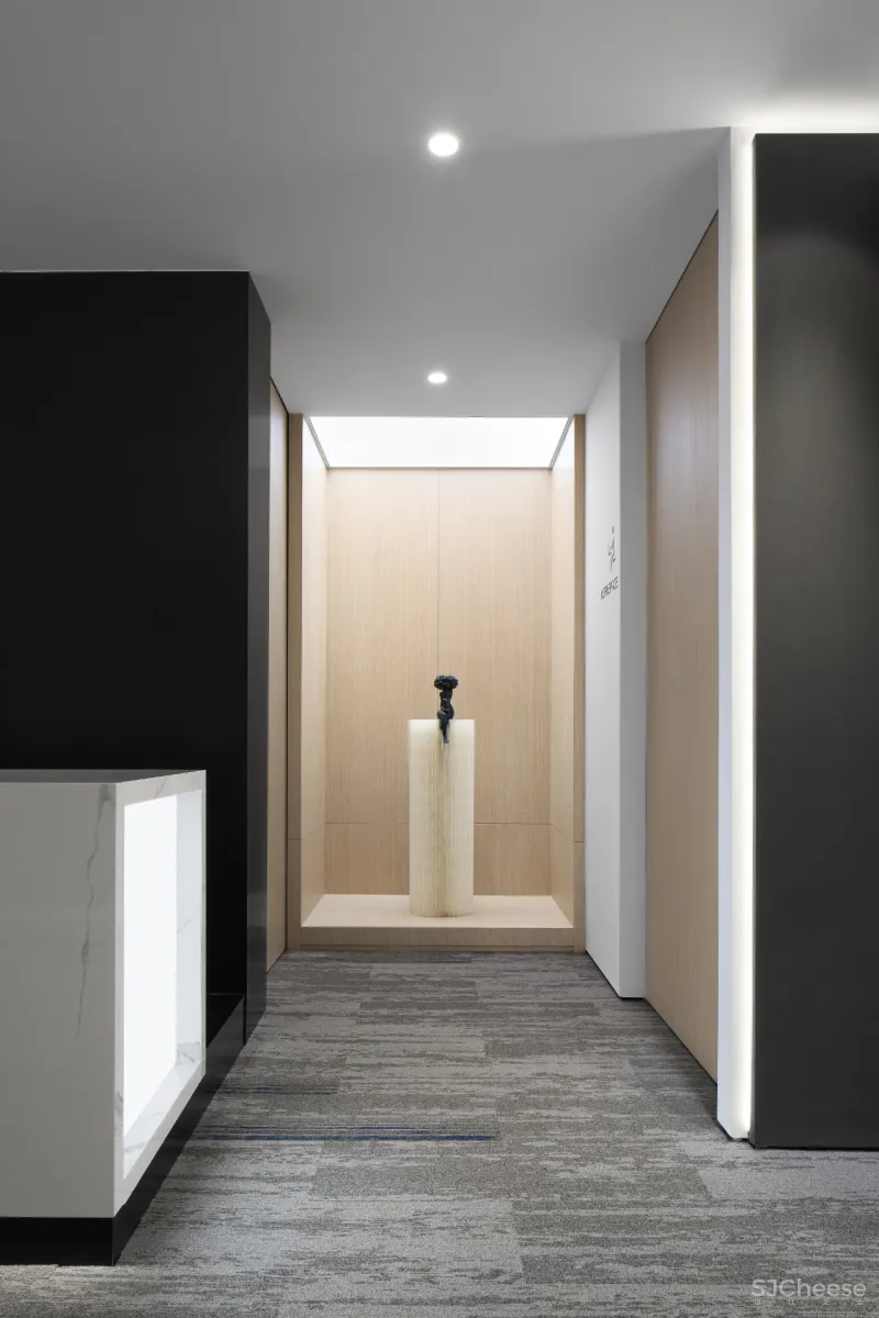 知白设计 × 餐盟严选:盒中绿意,21棵树的办公空间