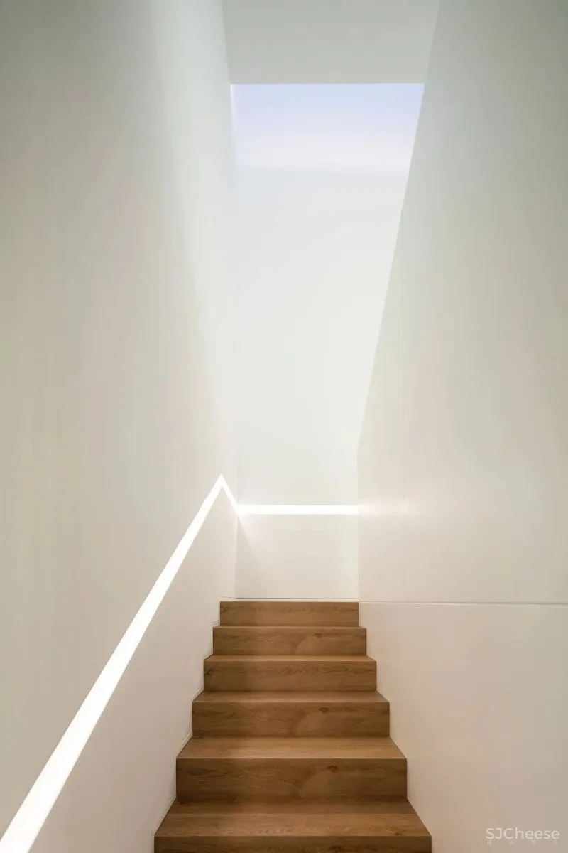 葡萄牙白色极简别墅劳利诺·席尔瓦(Raulino Silva)