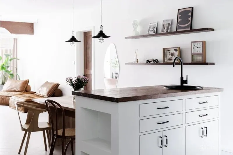 在武汉造一所“北欧度假屋”:白墙、老木头、皮革,150㎡住一家三口,敞亮又温暖!