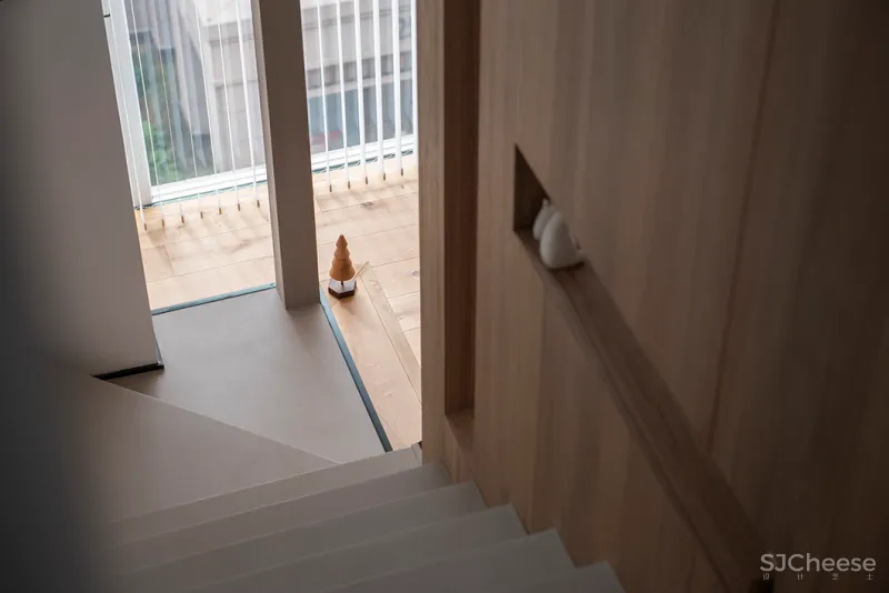 220㎡顶楼复式,精致木质感,舒适而自然!