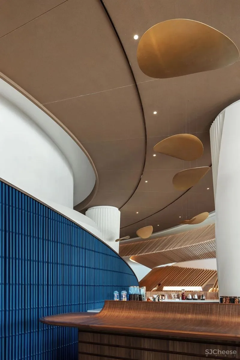 打造出令人充满探索欲的游逛空间体验