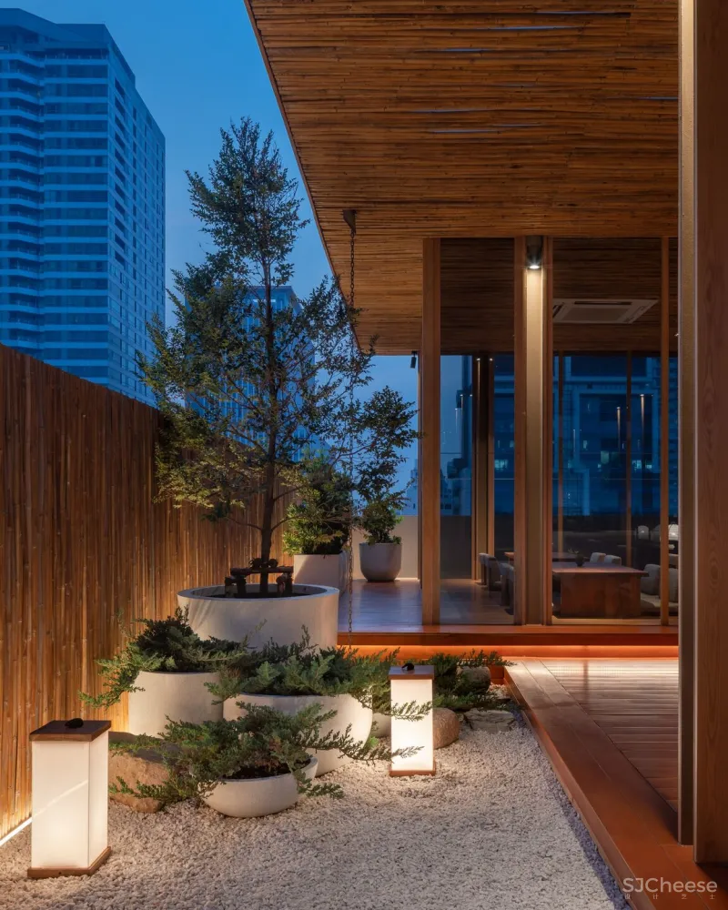 曼谷极简主义的日本美学设计闹市温泉